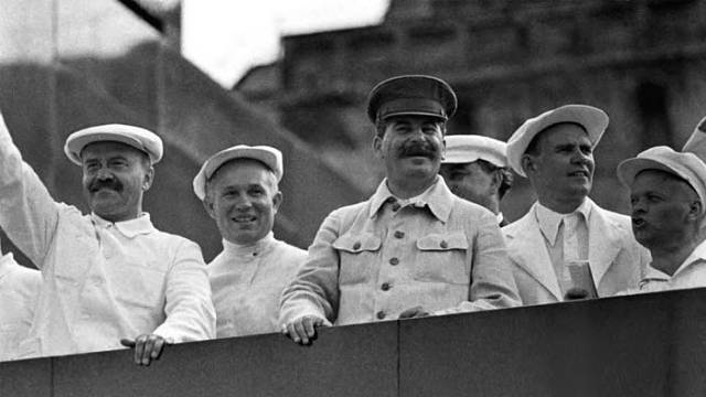 Как Сталин сделал День Победы рабочим днем календаря