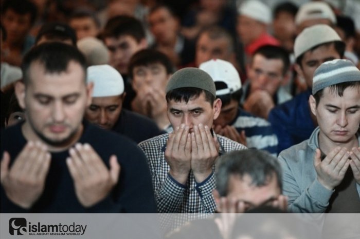 ОХРЕНЕТЬ!!! В "русскомирном"  городе Хабаровске водители-мусульмане  высаживали пассажиров,  чтобы совершить намаз