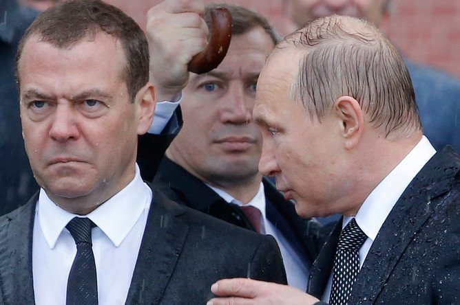 Продвижение Медведева дорого может обойтись всей стране