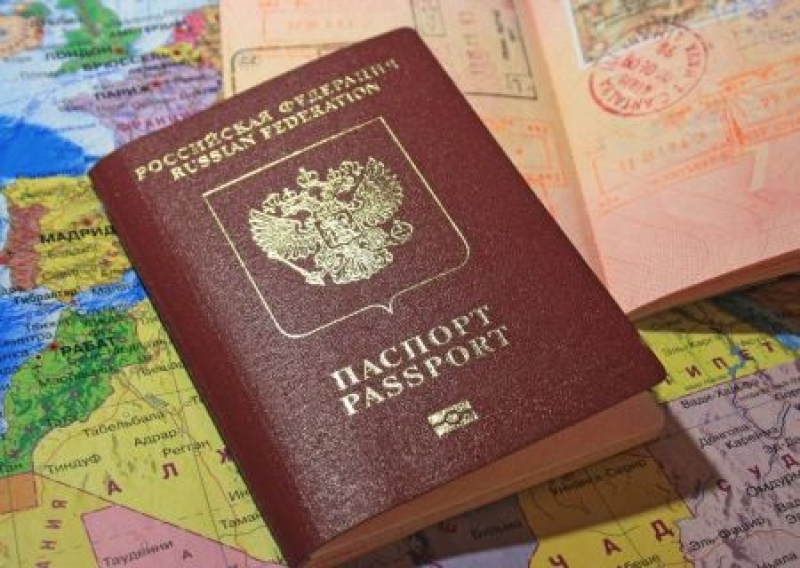 В России станут временно изымать загранпаспорта у граждан, которым закрыт выезд за рубеж