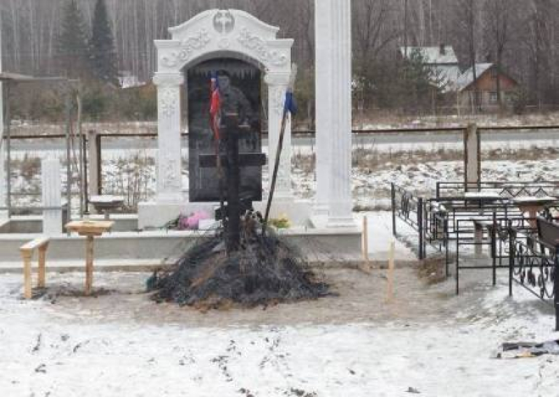 Вандалы разгромили могилы участников СВО на кладбище в Челябинской области
